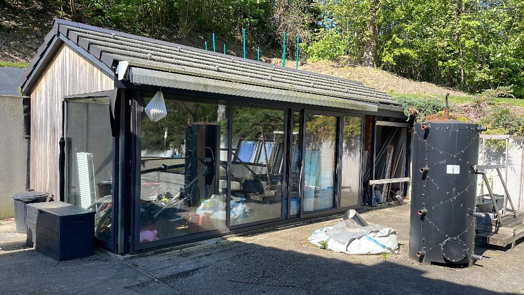 Hut/tuinhuisje 8m x 3,5m met erkers, Tuin en Terras, Tuinhuizen, Gebruikt, Tuinhuis, Metaal, 500 cm of meer, 200 tot 400 cm, 3 ramen of meer