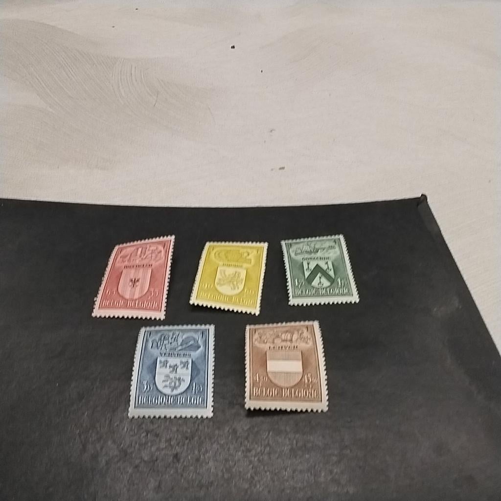 BELGIE 743/747 Scharnier met cote 15,00 €., Postzegels en Munten, Ophalen of Verzenden