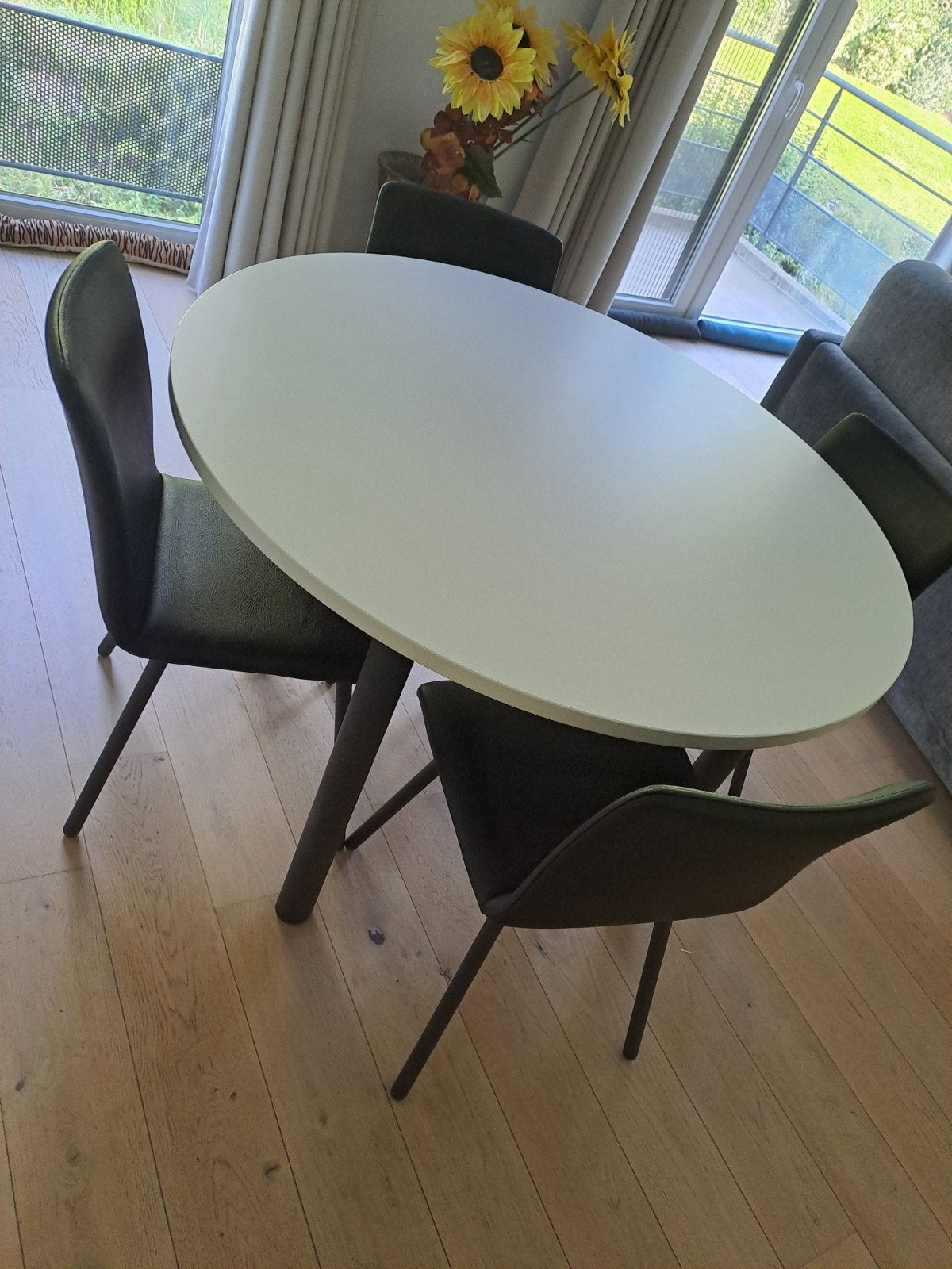 TABLE RONDE (chaises non vendues), Maison & Meubles, Tables | Tables à manger, Comme neuf, Quatre personnes, Rond, Enlèvement