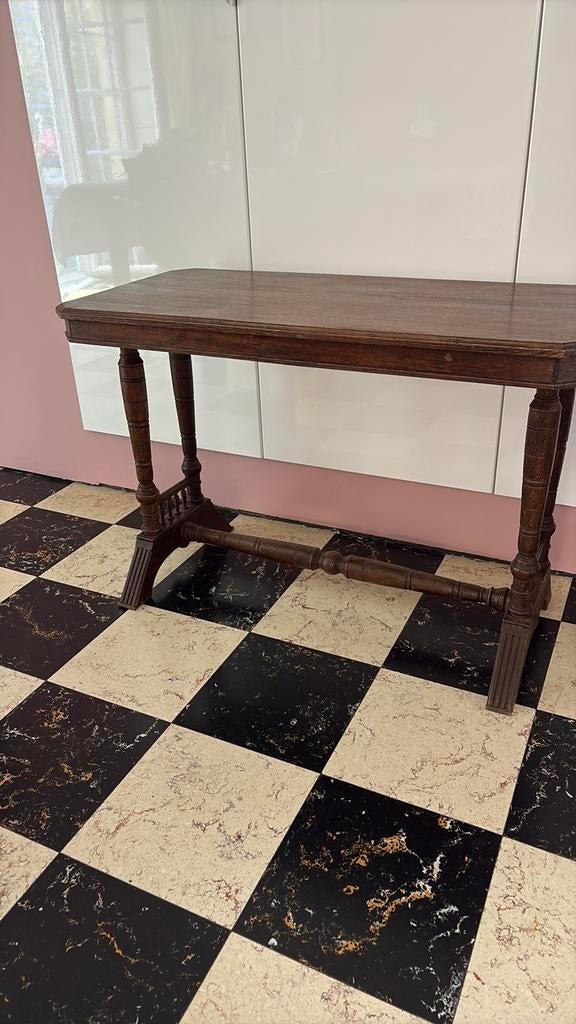 Ancienne table de bistrot, Enlèvement
