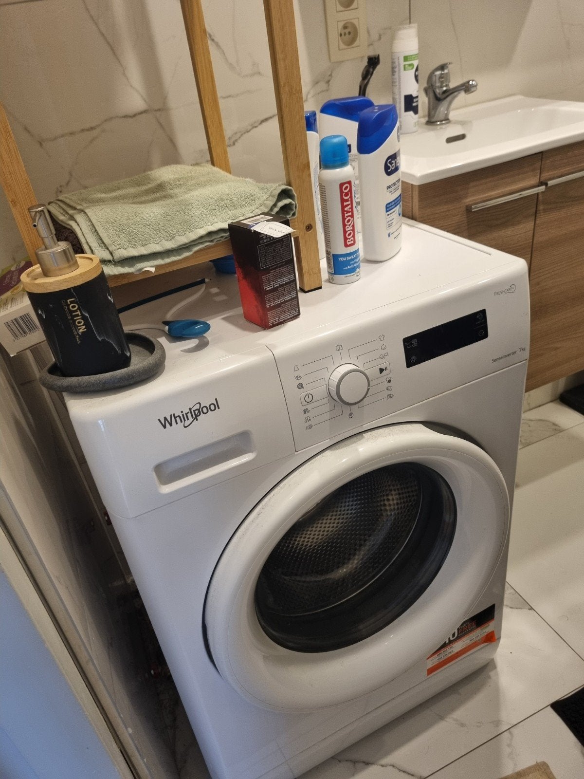 machine à laver  Whirlpool, 1200 à 1600 tours, 85 à 90 cm, 4 à 6 kg, Programme lavage à la main