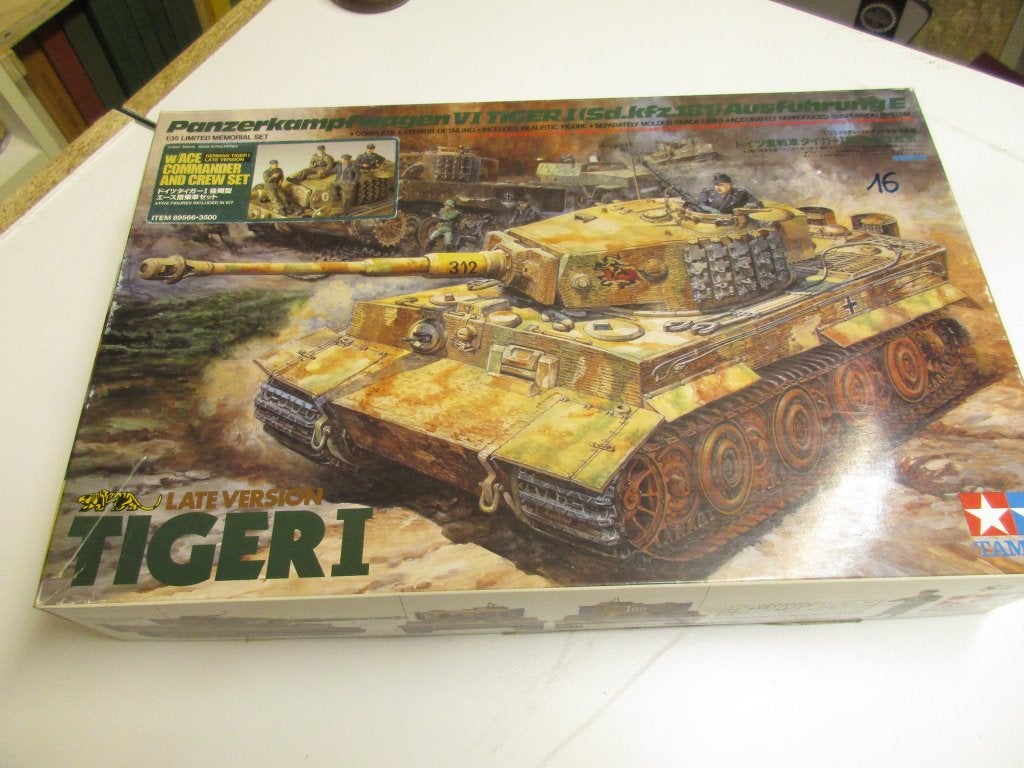 tamiya tiger 1 late version with ACE crew, Ophalen of Verzenden, Tamiya