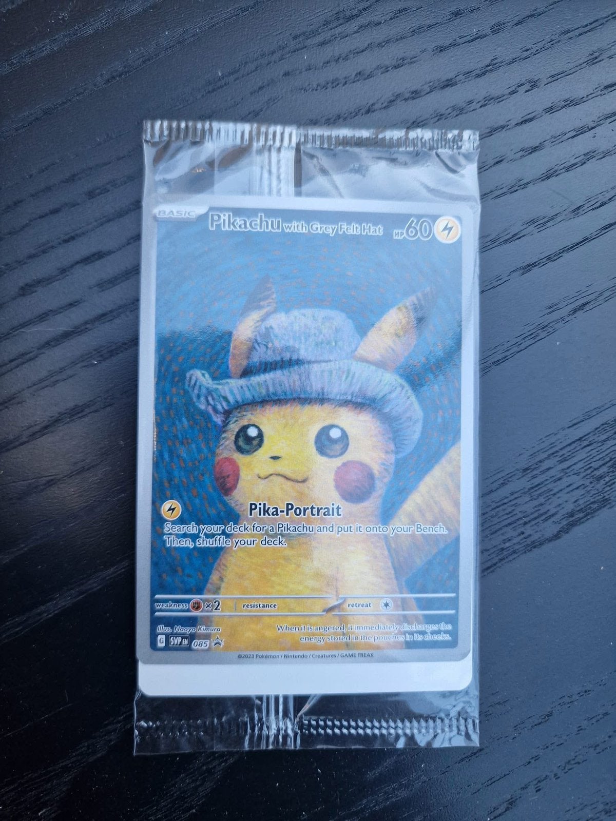 Pikachu avec chapeau en feutre gris 085 Scarlet & Violet, Enlèvement ou Envoi, Neuf, Cartes en vrac, Foil