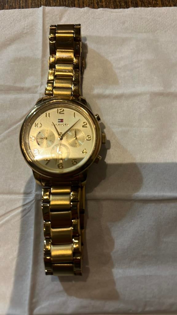 Montre Tommy Hilfiger pour femme a vendre, Handtassen en Accessoires, Horloges | Dames, Ophalen, Zo goed als nieuw, Polshorloge