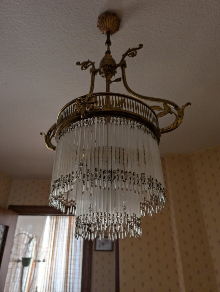 Lustre ancien en bronze et cristal de style Napoléon III, Enlèvement
