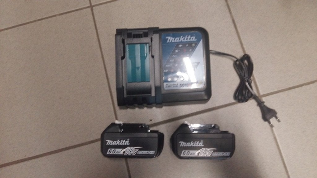Chargeur Makita et 2 batteries 18V-6Ah, Bricolage & Construction, Enlèvement ou Envoi, Neuf