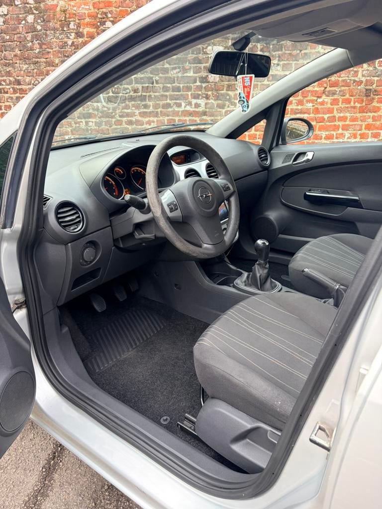 Opel corsa 2009, Autos, Opel, Particulier, Corsa, Essence, Euro 4, 5 portes, Boîte manuelle, Argent ou Gris, Tissu, Traction avant