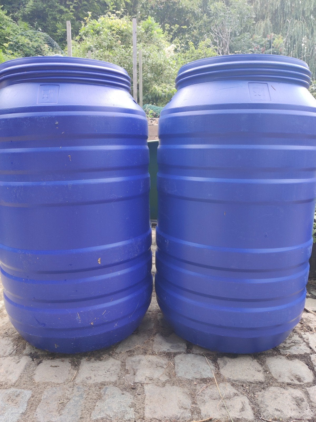 225 liter regenwater tonnen
Sterke dikwandige kunststof.

M, 150 liter of meer, Ophalen, Zo goed als nieuw, Kunststof