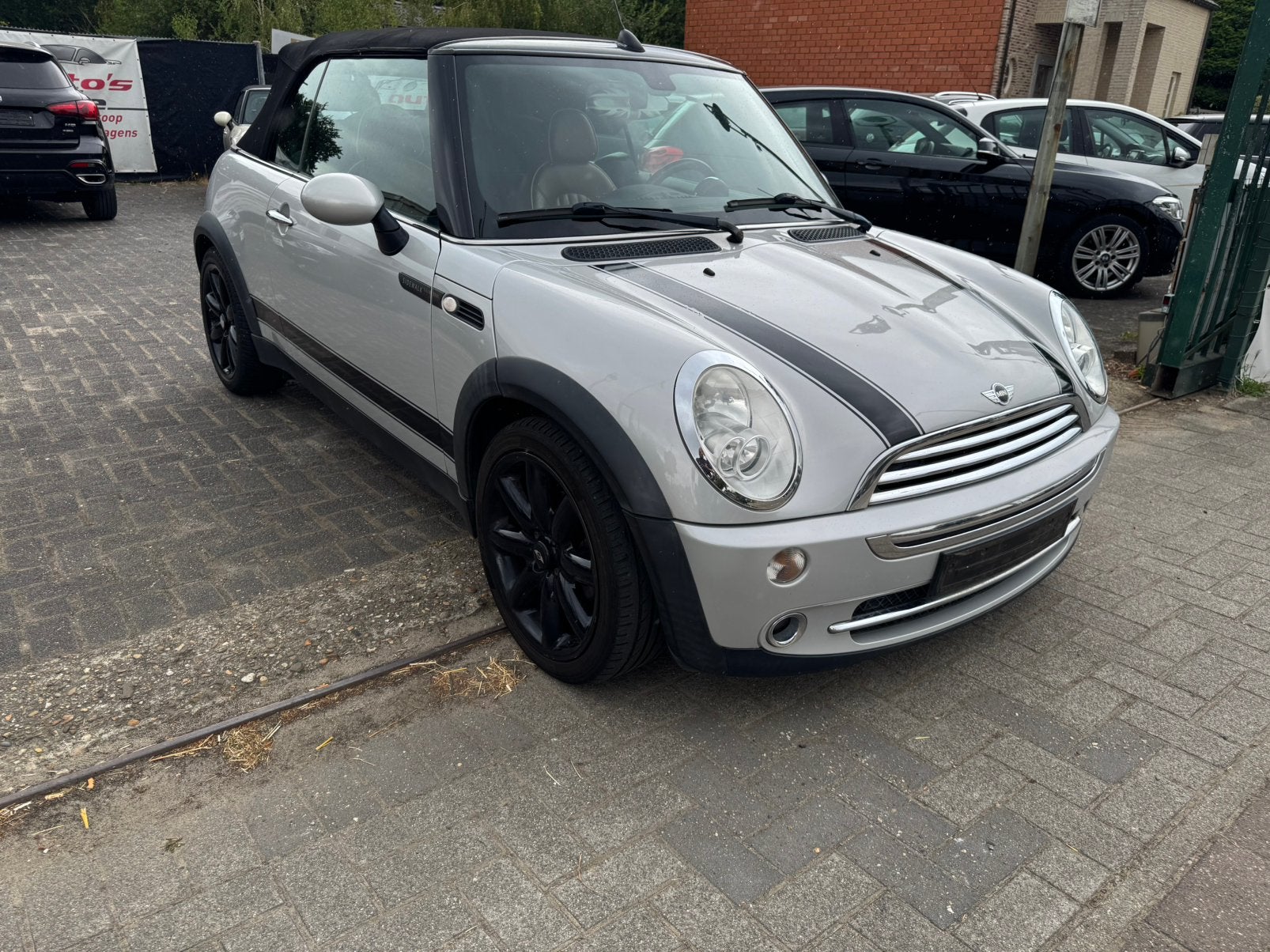 Mini cooper cabrio side walk, Autos, Cuir, Argent ou Gris, Achat, Entreprise