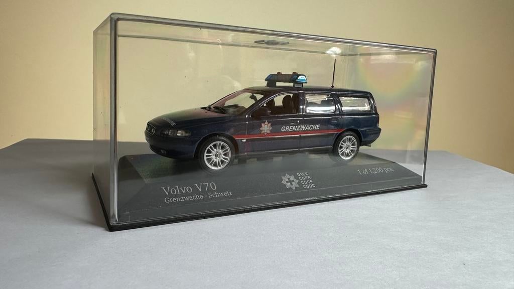 Minichamps Volvo V70 Grenzwachte-Schweiz police 1/43 politie, Ophalen of Verzenden, Zo goed als nieuw, Auto, MiniChamps