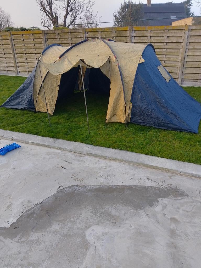 Familie tent met 3 aparte slaapruimtes, Ophalen, Zo goed als nieuw, Tot en met 6