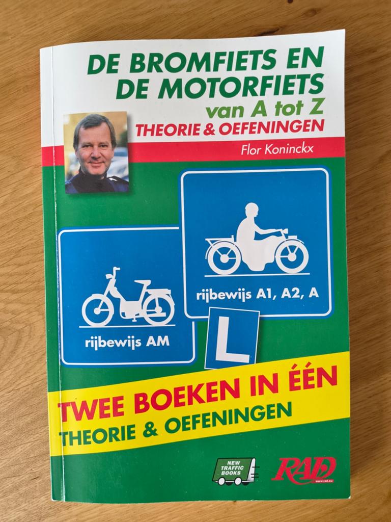Boek voor het theoretisch rijexamen. Versie, Boeken, Ophalen of Verzenden