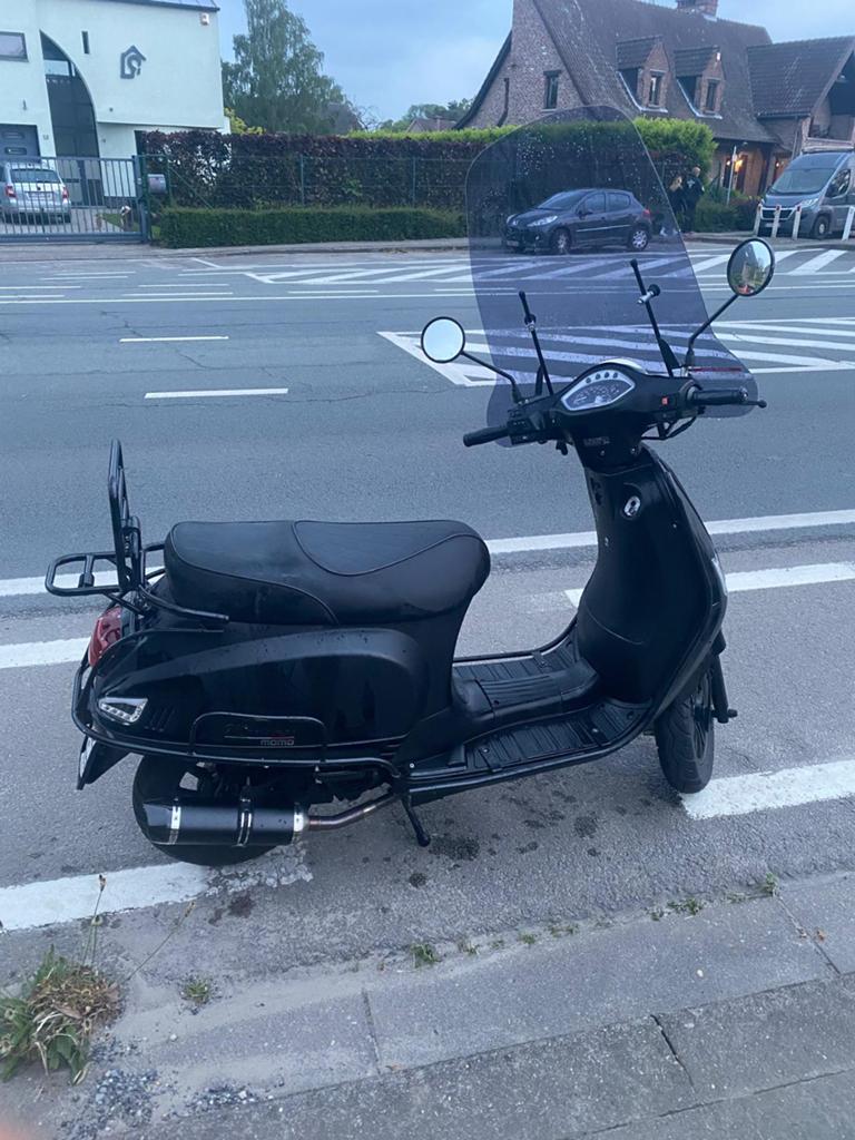 Look vespa A klasse FULL OPTIES, Fietsen en Brommers, Ophalen, Klasse A (25 km/u), 49 cc, Zo goed als nieuw