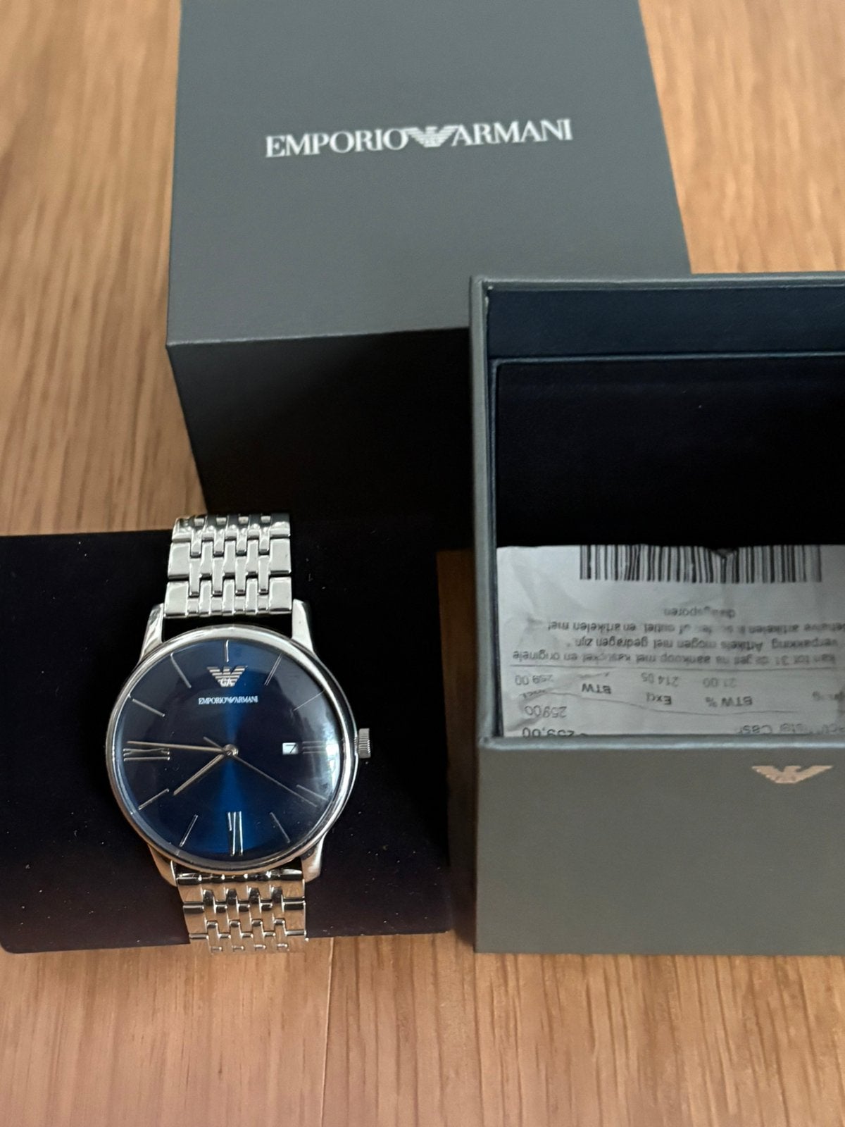 Emporio Armani, Ophalen, Zo goed als nieuw