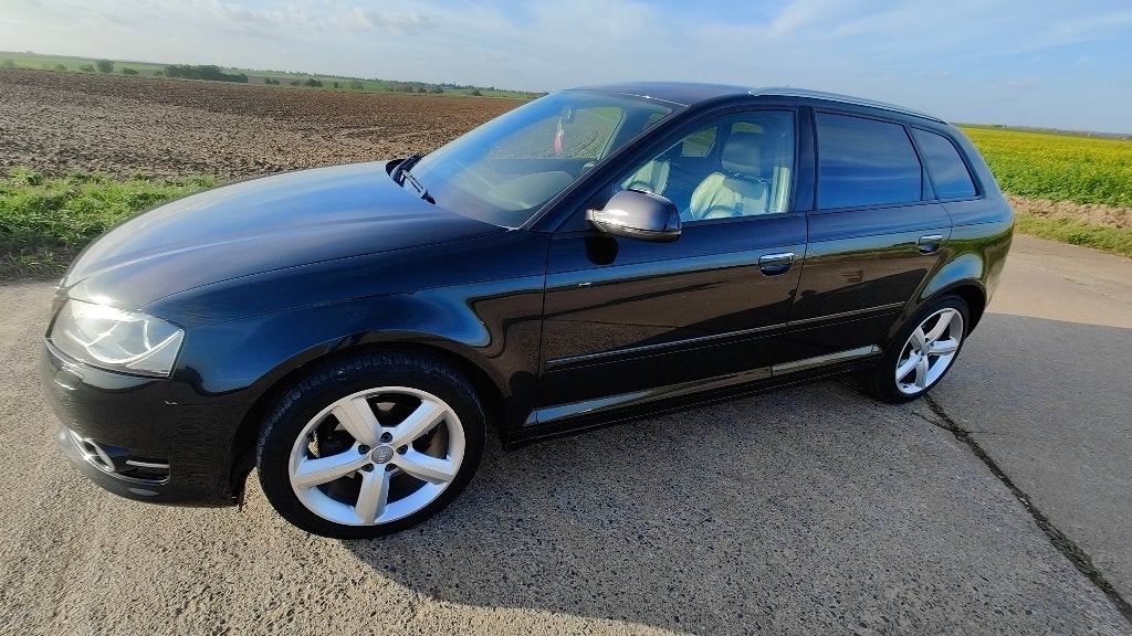 AUDI A3 SPORTBACK, Autos, Cuir, Boîte manuelle, Noir, 5 portes