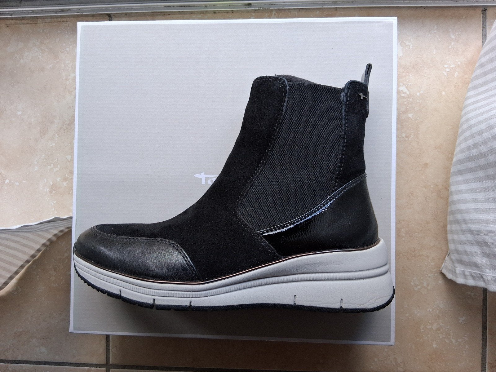 Baskets Tamaris cuir femme état neuf p38