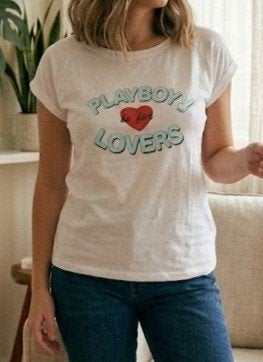 Mooi shirt van Playboy, Envoi