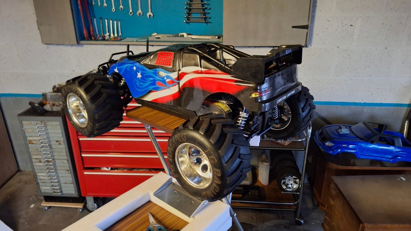 rc 1:5 monster race truck carson crt 27cc, Hobby en Vrije tijd, Ophalen