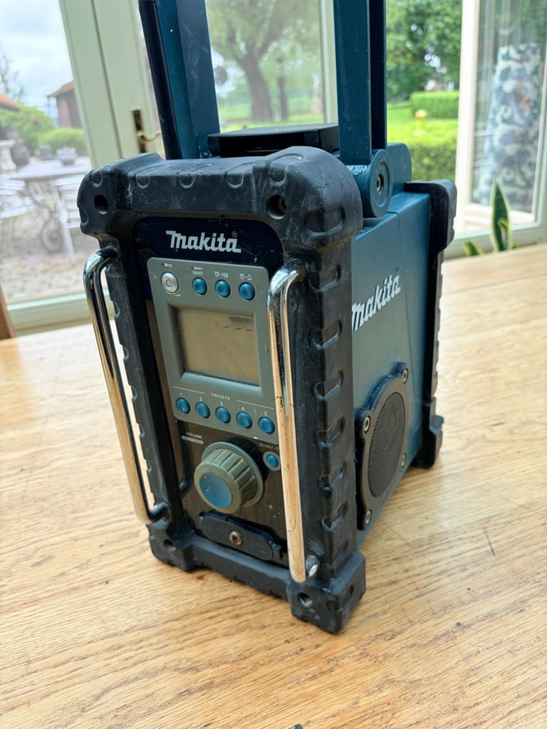 Makita BMR 100 bouwwerfradio, Audio, Tv en Foto, Radio's, Verzenden, Zo goed als nieuw