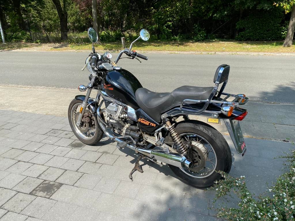MOTO GUZZI NEVADA, Motos, Particulier
