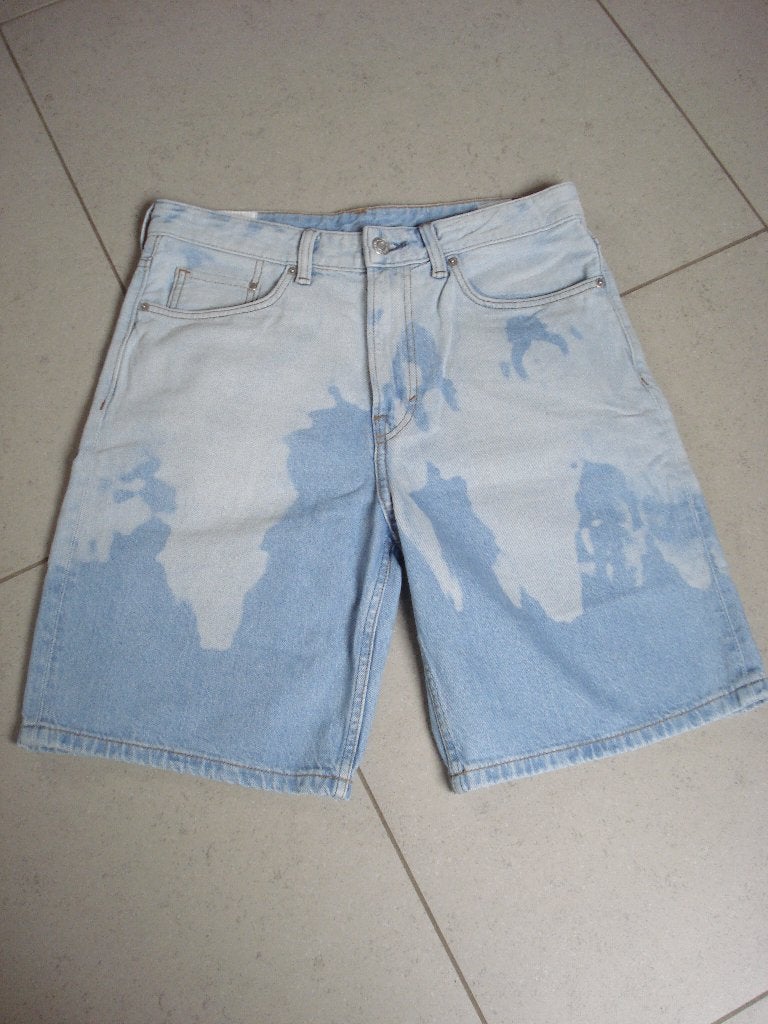 H&M jeansshort, heren/jongens. mt 32, Kleding | Heren, Spijkerbroeken en Jeans, Ophalen of Verzenden, Zo goed als nieuw, Blauw