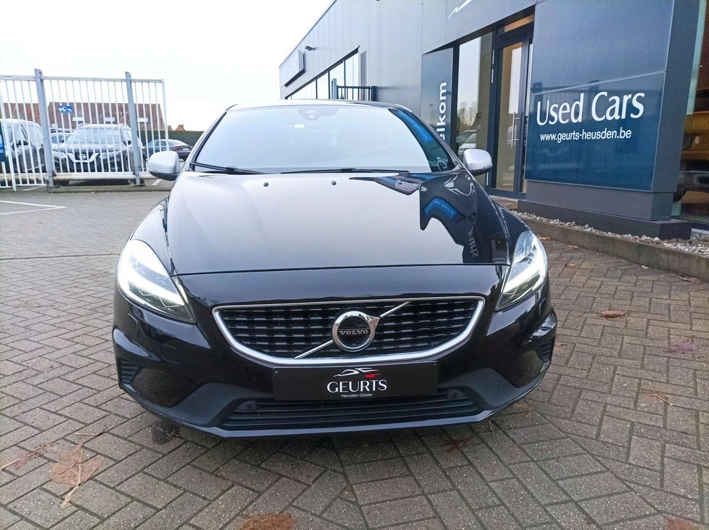 Volvo V40 V40 2.0 D3 R design Automaat (bj 2018), Auto's, Automaat, 4 cilinders, Zwart, Bedrijf