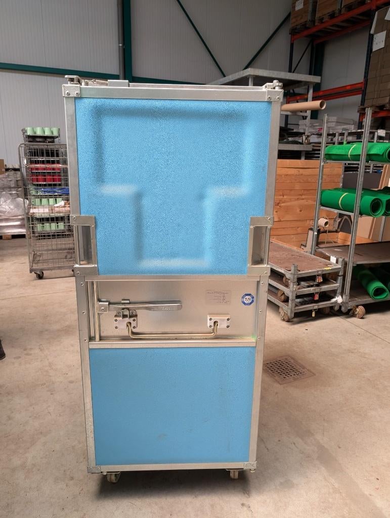 Geïsoleerde koel-/transportkast op wielen, Ophalen