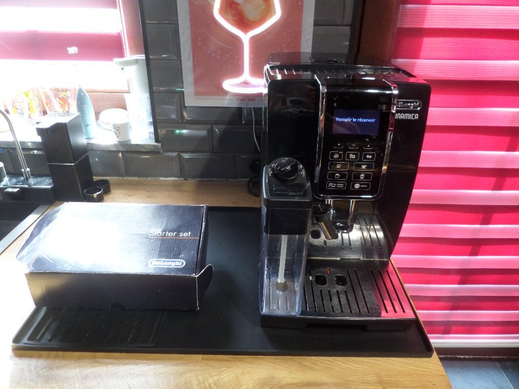 Machine à café Delonghi Dinamica, Electroménager, Machine à espresso, Enlèvement ou Envoi, 2 à 4 tasses, Café moulu