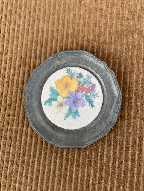 Vintage bordje met bloemendecor met tinnen omlijsting, Ophalen of Verzenden