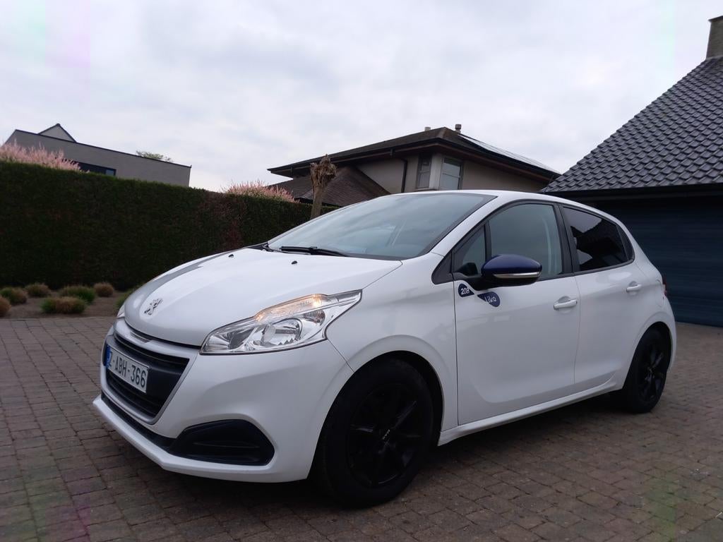 Peugeot 208 Like benzine 1.2, airco, cr. controle, carrplay, Auto's, Peugeot, Voorwielaandrijving, Stof, 1199 cc, Wit