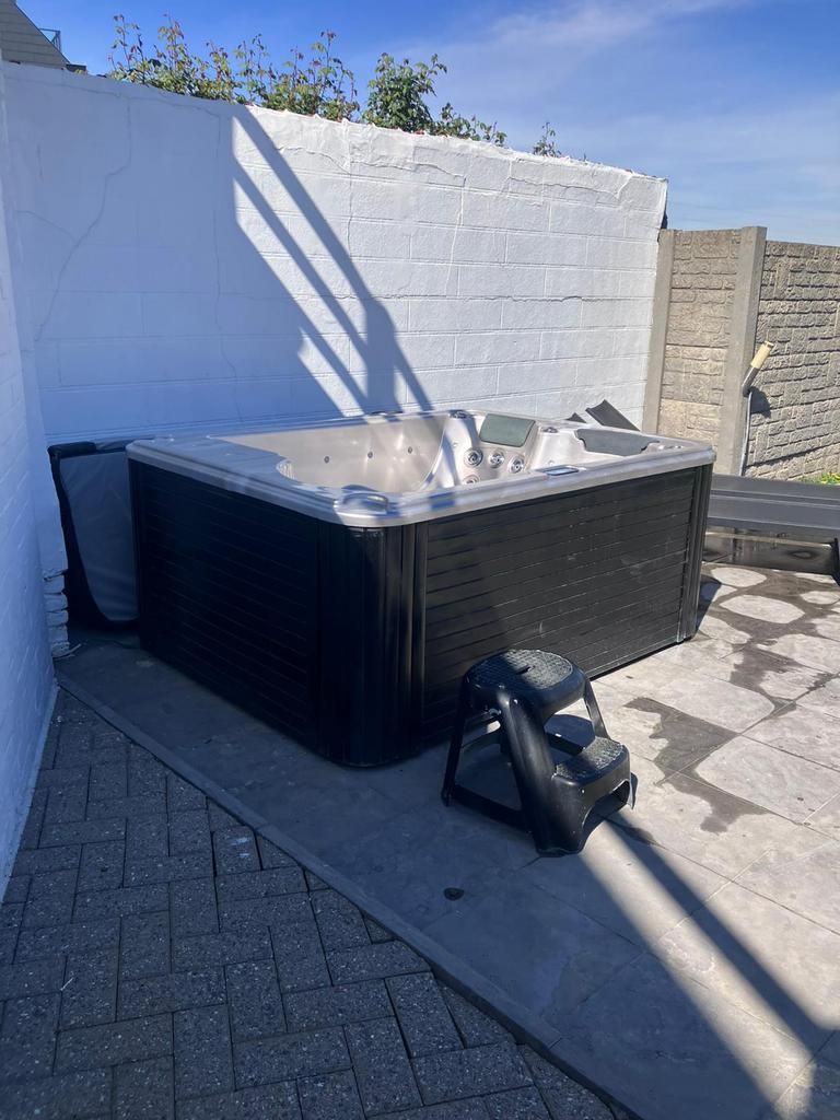 Jacuzzi, Ophalen, Gebruikt, Afdekzeil, Vast