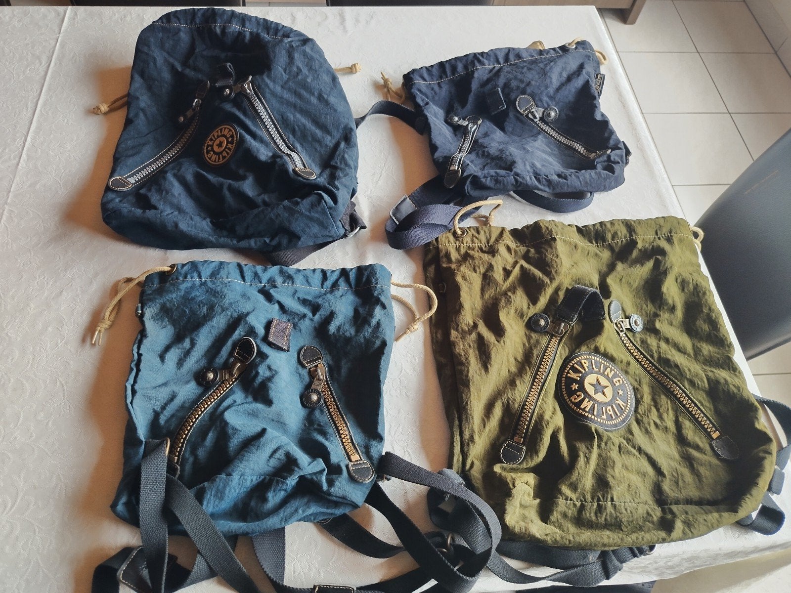 Kipling tassen, Ophalen