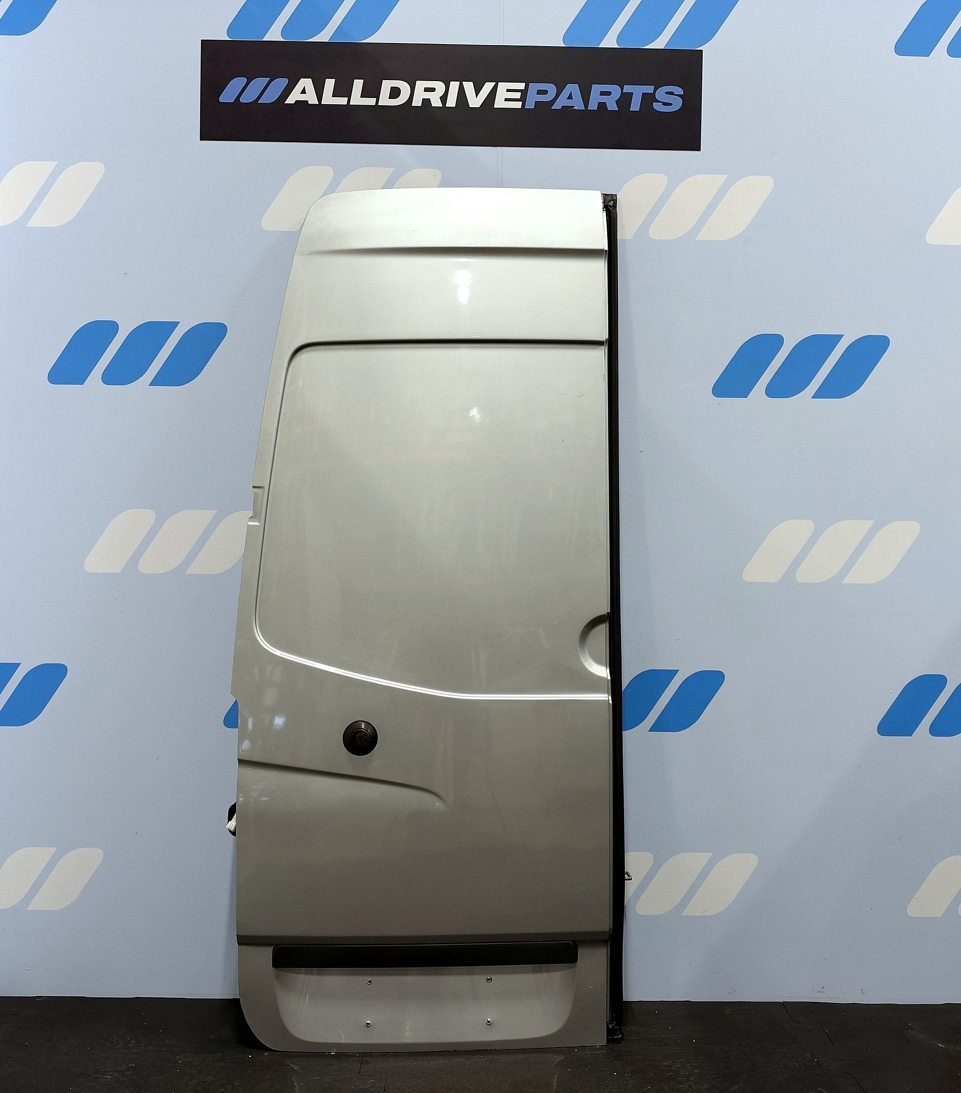 Mercedes Sprinter W906 porte arrière gauche H2 gris argent A, Autos : Pièces & Accessoires, Arrière, -, Haillon arrière, Utilisé