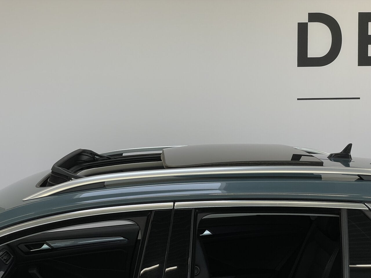 Volkswagen T-Roc 1.5 TSI *Leder*Pano Open dak*Camera, Auto's, 1498 cc, 4 cilinders, https://public.car-pass.be/vhr/90551766-df24-406a-b846-fb21b8c3eacc