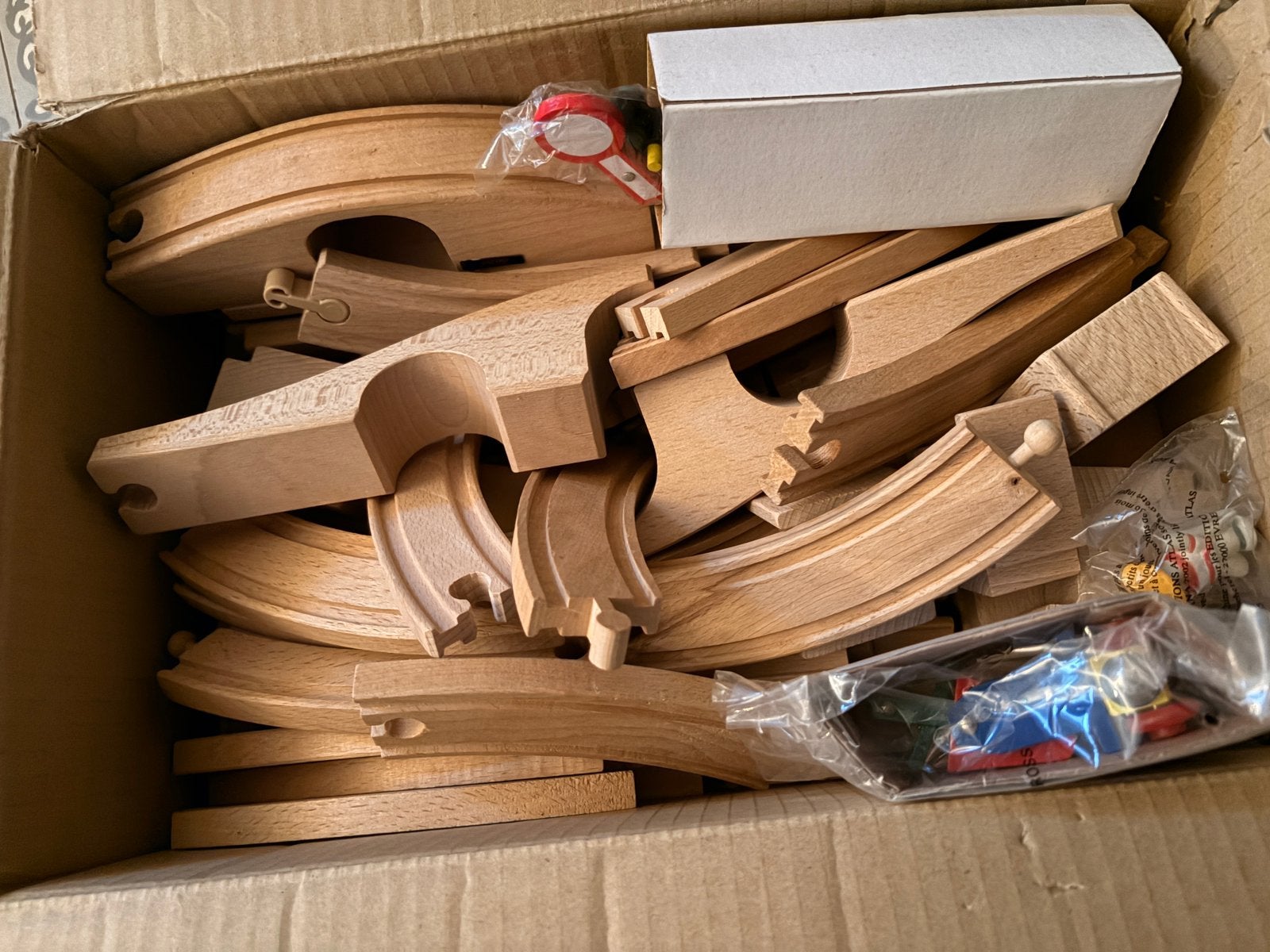 Houten trein + houten blok + houten kar, Ophalen, Zo goed als nieuw