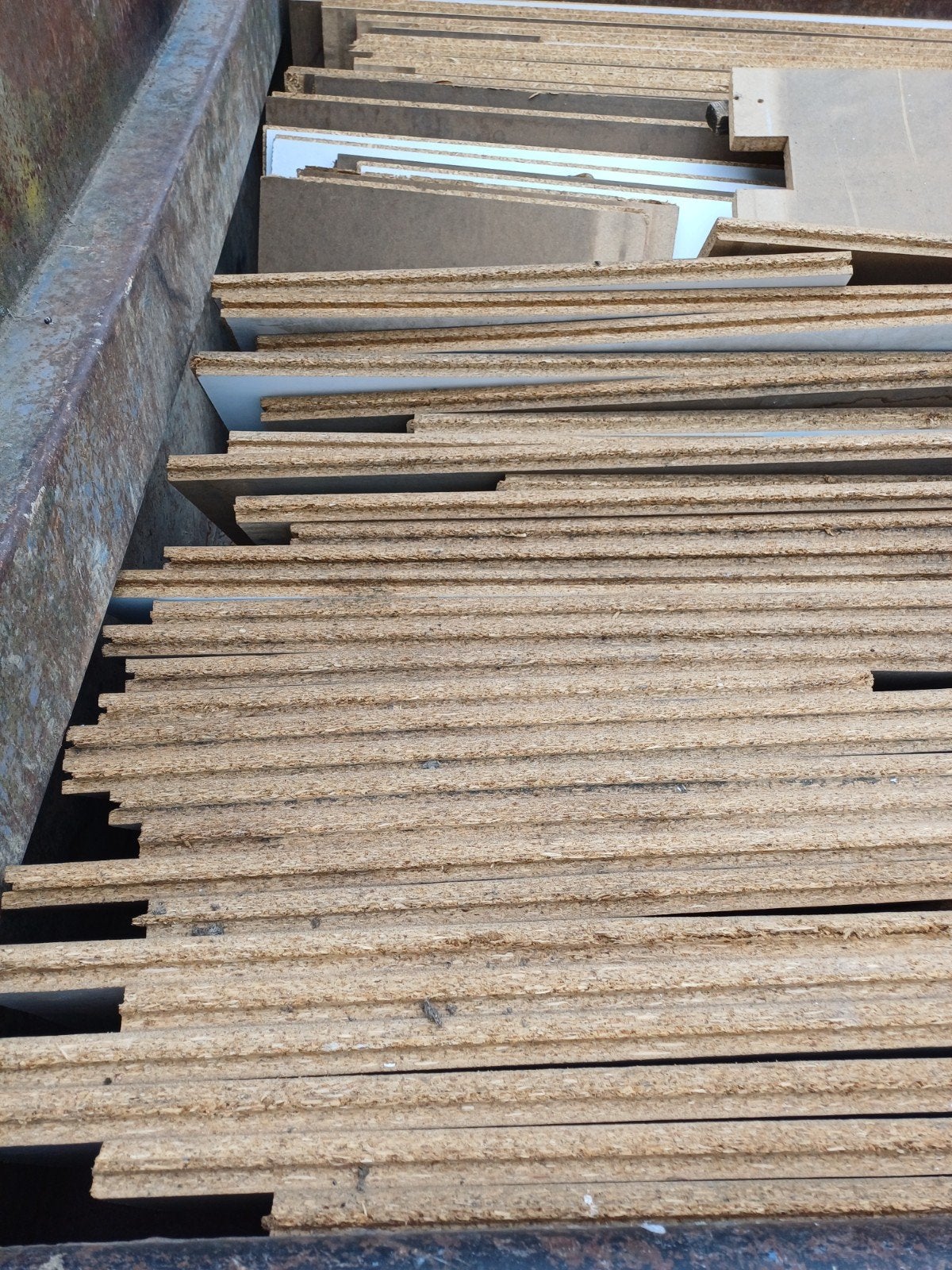 un conteneur de plaque sous plancher, Enlèvement, Bois