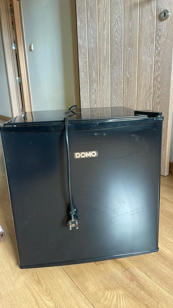 Kleine frigo tafelmodel Domo, Elektronische apparatuur, Koelkasten en IJskasten, Ophalen, Zo goed als nieuw