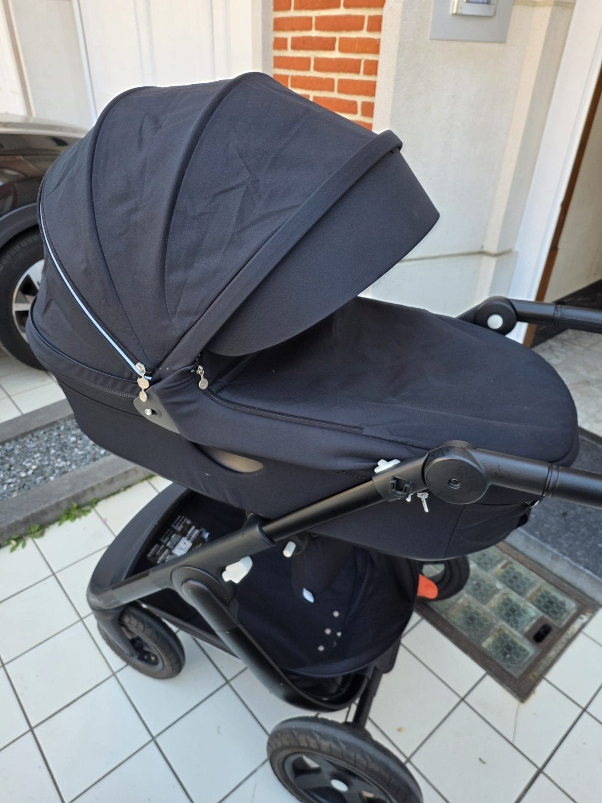 Poussette Stokke Trailz 2 en 1 (nacelle + siège) noir/bleu m, Enfants & Bébés, Enlèvement, Comme neuf, Poussette, Autres marques