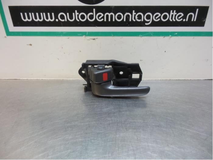 Poignée portière 2portes gauche d'un Toyota Corolla (Corol, -, 3 mois de garantie, Toyota, Utilisé