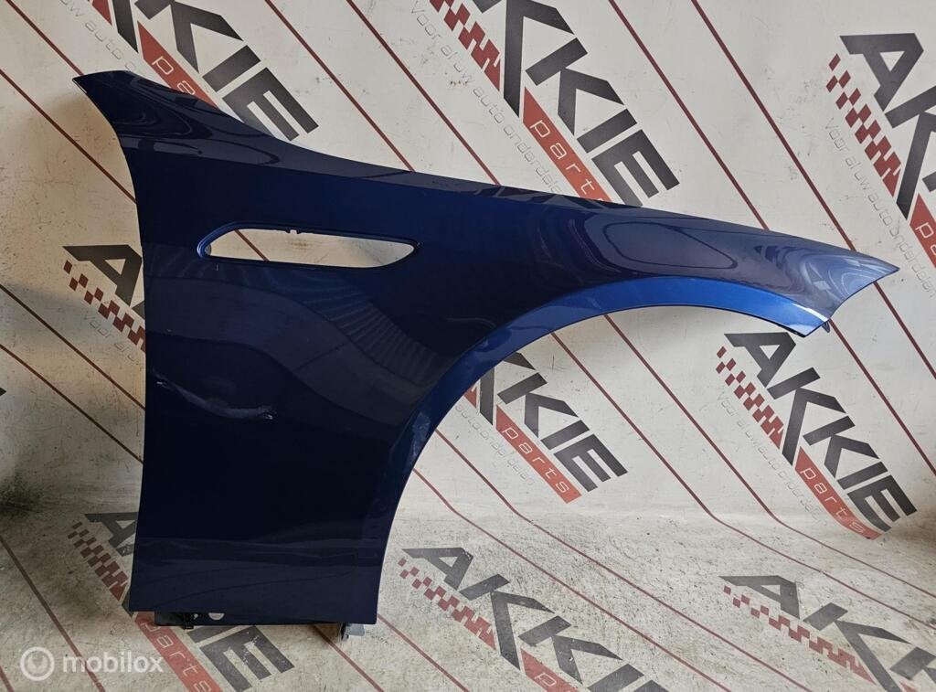 Mercedes C63 AMG Spatbord rechts W206 S206 A2068803602, Gebruikt, Ophalen of Verzenden