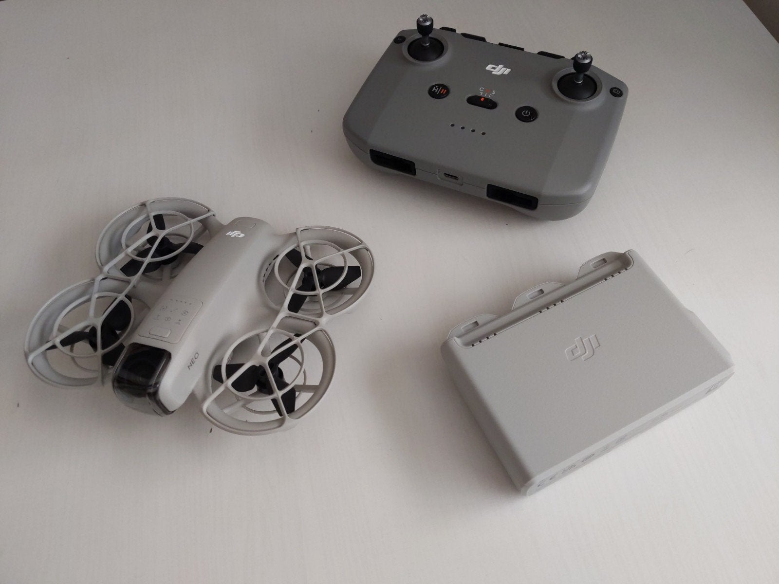 Drone DJI Neo Fly More Combo + Valise – Très bon état, Drone avec caméra, Moins de 15 minutes, Retour au point de départ, Enlèvement ou Envoi