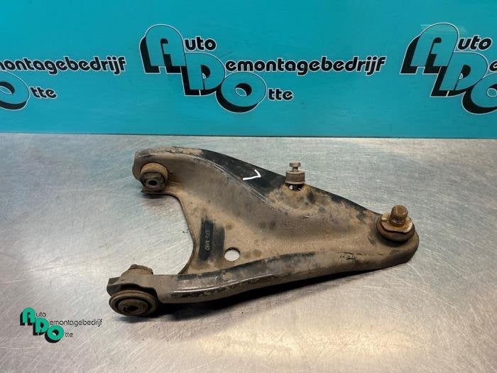 Bras de suspension avant gauche d'un Dacia Sandero (Sandero, Autos : Pièces & Accessoires, Dacia, -, 3 mois de garantie, Utilisé