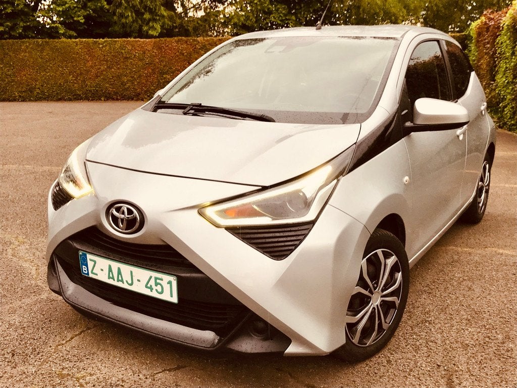 Toyota Aygo Xplay 2 - 1,0 VVT -i - 72cv /Apple Carplay-Airco, Argent ou Gris, 998 cm³, Boîte manuelle, Berline
