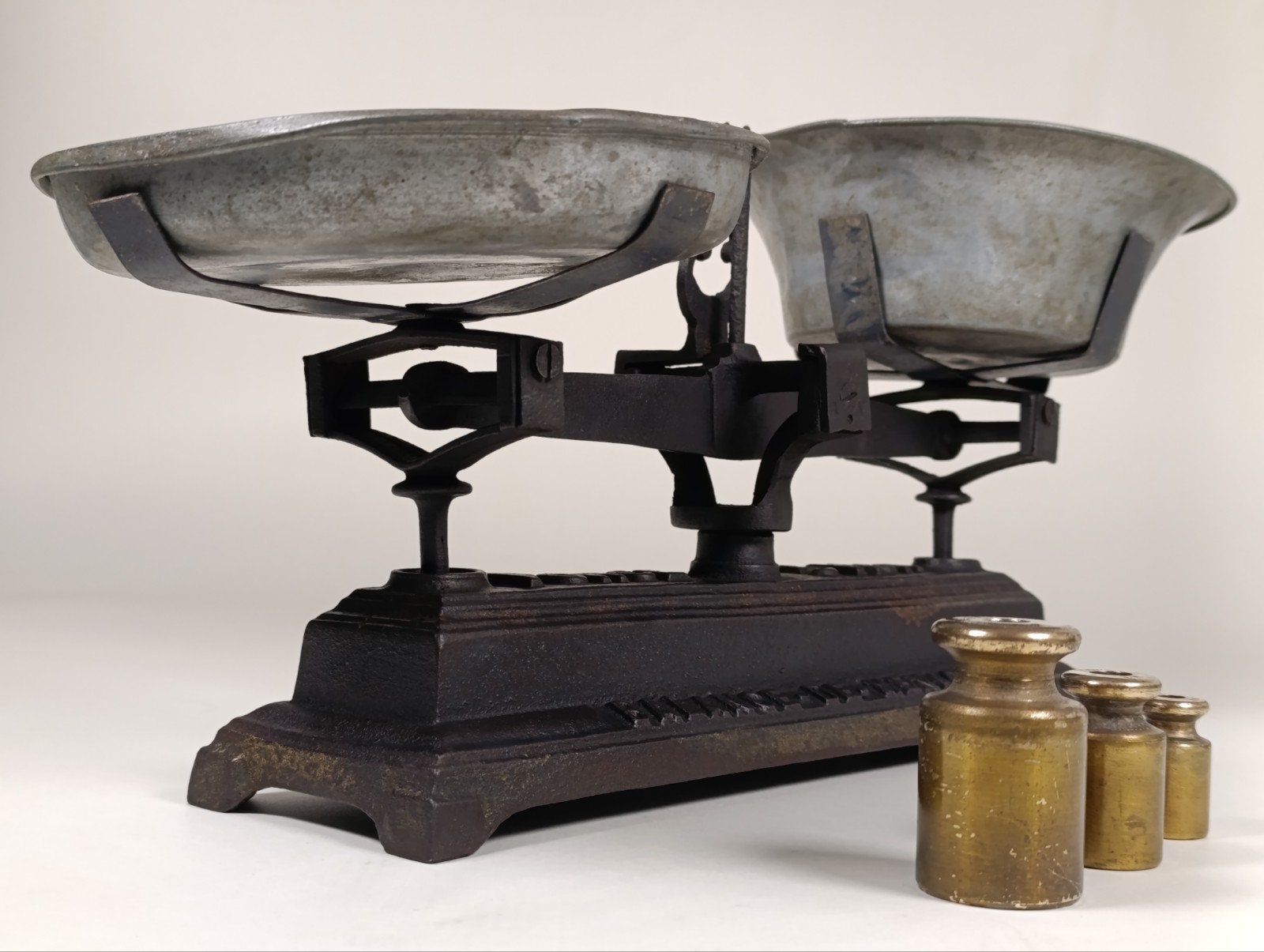Antieke FORCE 5 kg Roberval balansweegschaal (ca 1900 - 1930, Antiek en Kunst, Ophalen of Verzenden