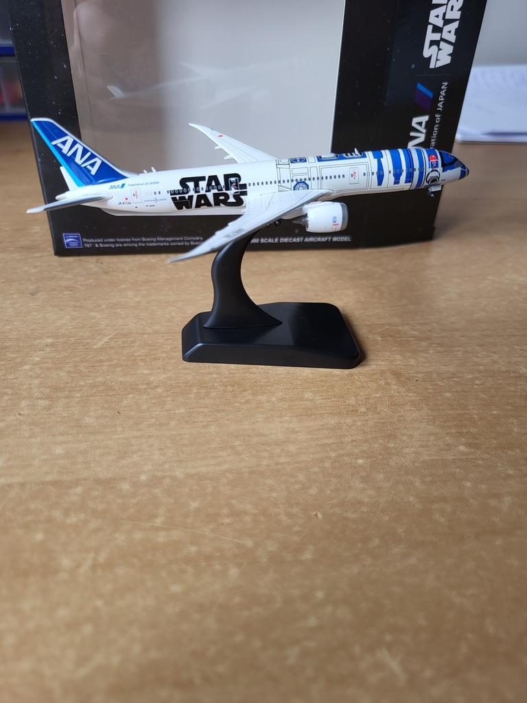 All Nippon Airways Boeing B787-8 Star Wars ‘R2-D2’, Verzamelen, Ophalen of Verzenden, Zo goed als nieuw, Schaalmodel