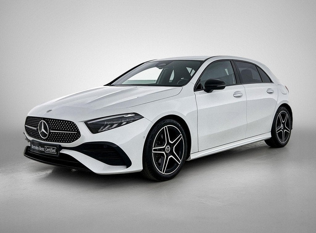 Mercedes-Benz A-Klasse 180 Hatchback AMG Line | Night Pack |, Stof, Gebruikt, 4 cilinders, Wit