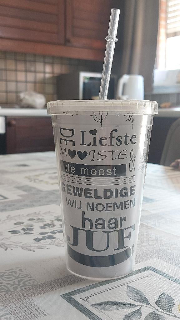 Plastic beker met rietje (bedankt lieve juf), Ophalen