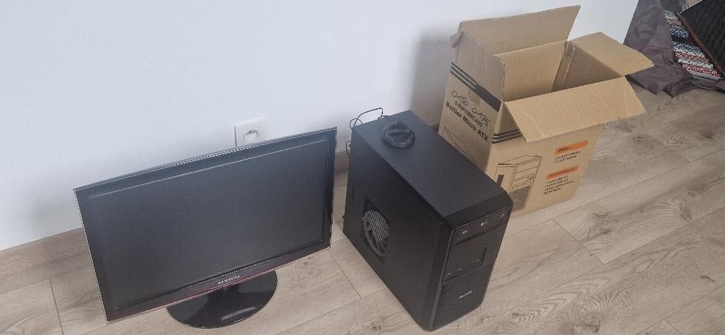 Materiel informatique, Enlèvement, Utilisé, Le pc est monté avec différentes marques
