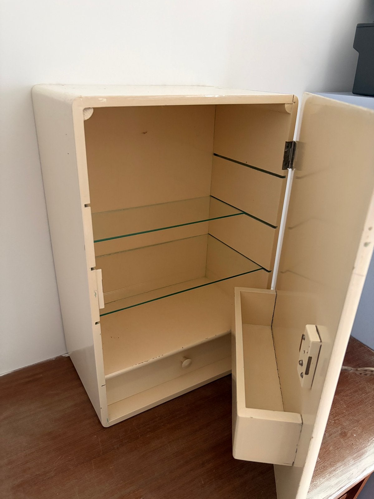 Retro | medicijn wand kastje | opknapper, Antiek en Kunst, Ophalen of Verzenden