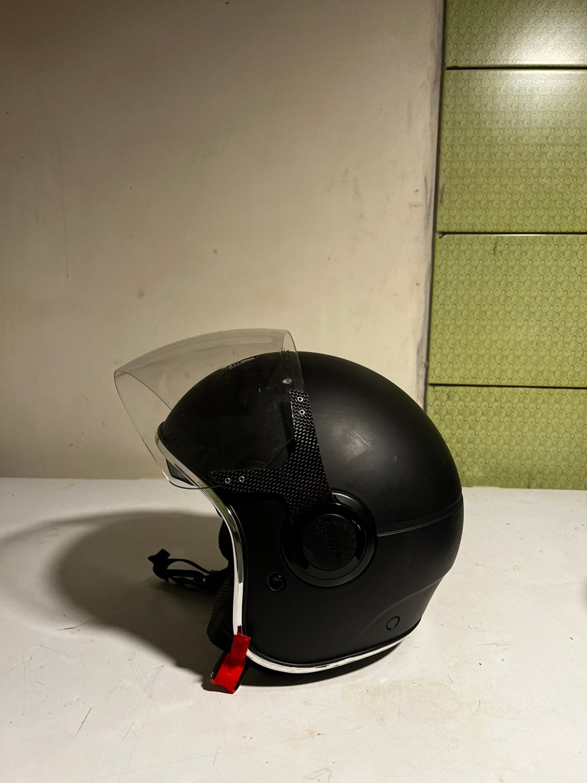Vespa helm maat M (nieuw model), Fietsen en Brommers, Ophalen, Zo goed als nieuw, Medium